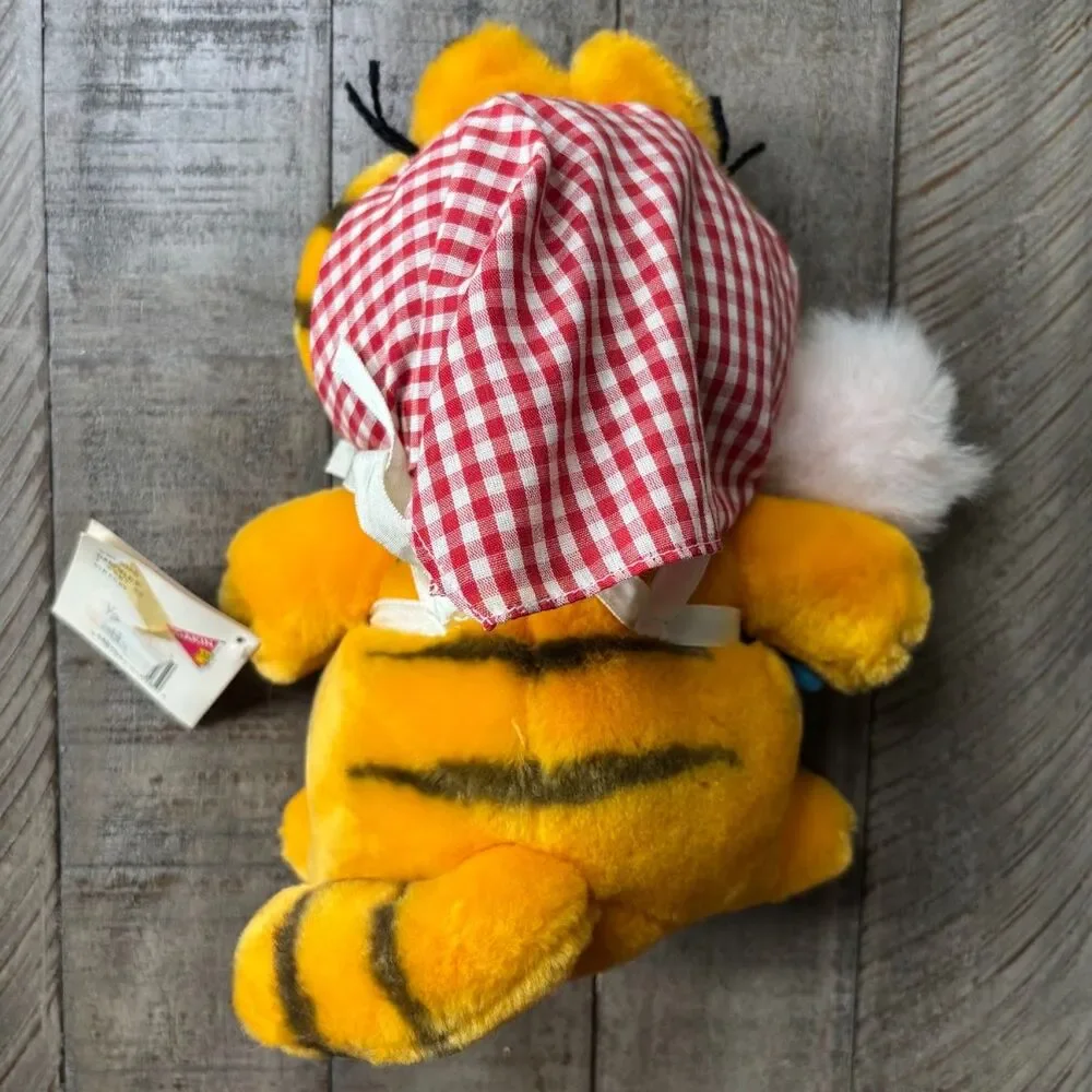 Vintage 1988 Dakin Garfield Cleaning Lady Plush – 